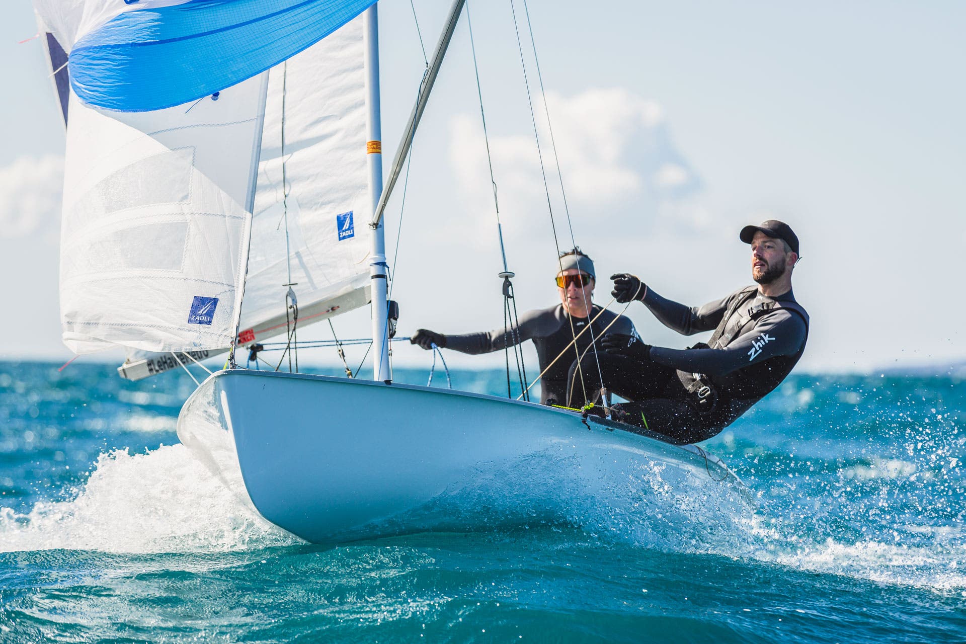 Team Zhik in einem Dinghy